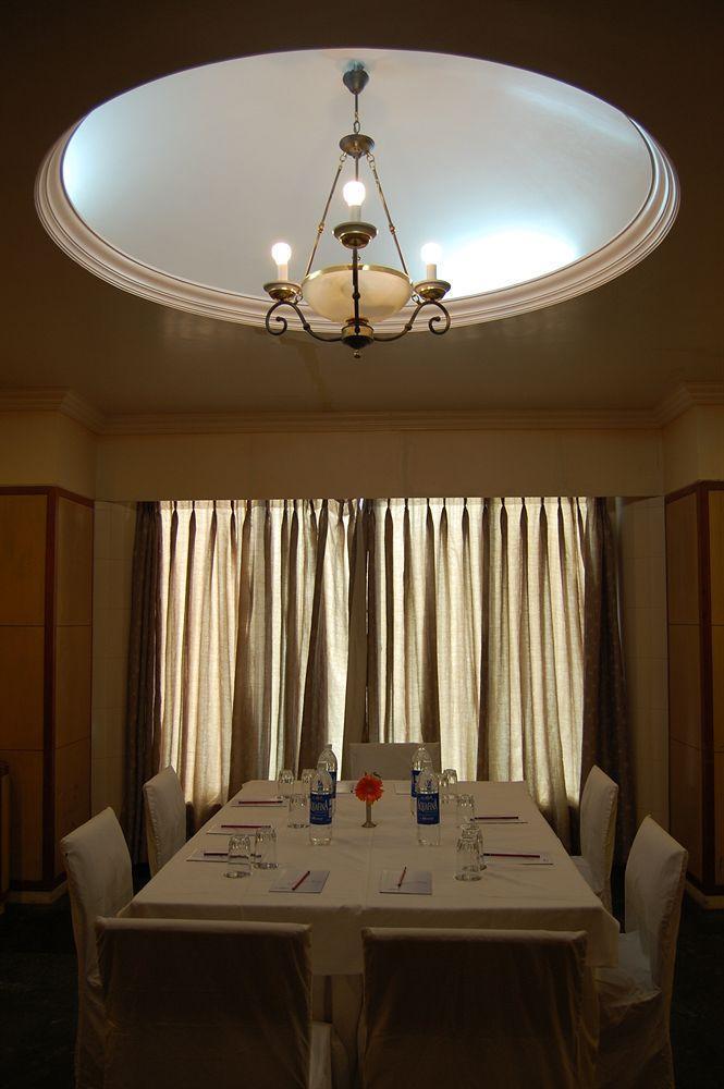 Celebrations Hotel นาวีมุมไบ ภายนอก รูปภาพ