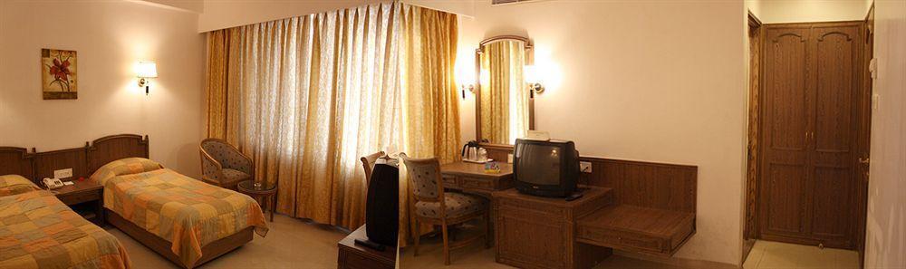 Celebrations Hotel นาวีมุมไบ ภายนอก รูปภาพ