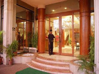 Celebrations Hotel นาวีมุมไบ ภายนอก รูปภาพ
