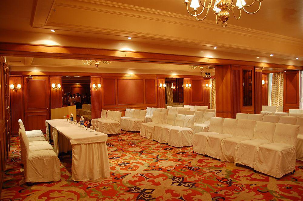 Celebrations Hotel นาวีมุมไบ ภายนอก รูปภาพ